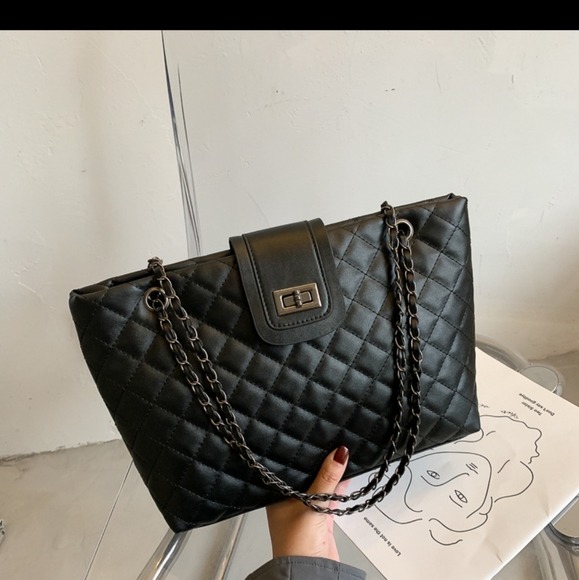 Trapezoid Quilted Handbag - Picture 2 of 5